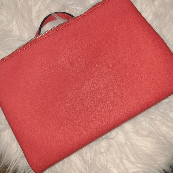 Guess purse - Picture 2 of 3